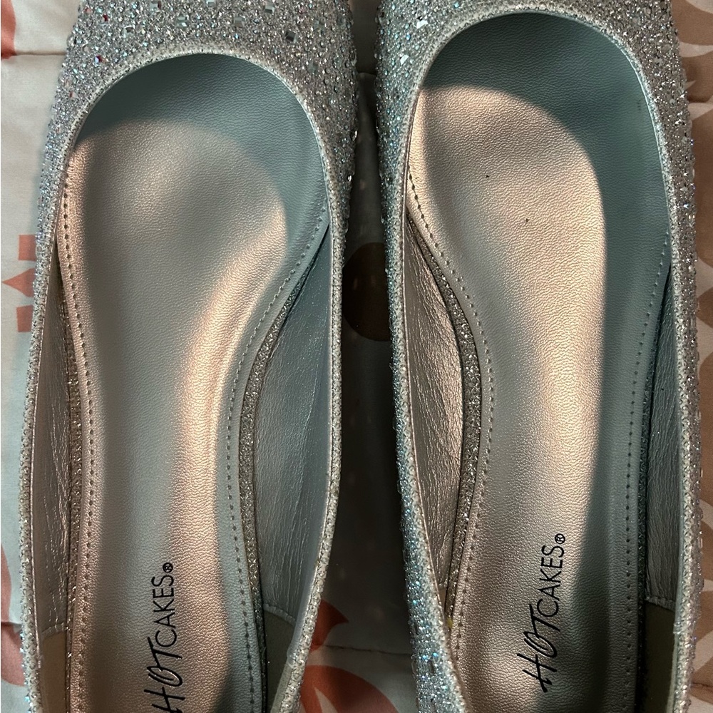 Hot Cakes Women's Silver Sparkle Flats